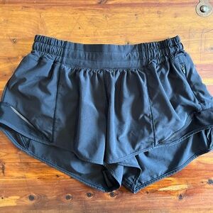 Lululemon Hotty Hot Low-Rise Lined Short 2.5”